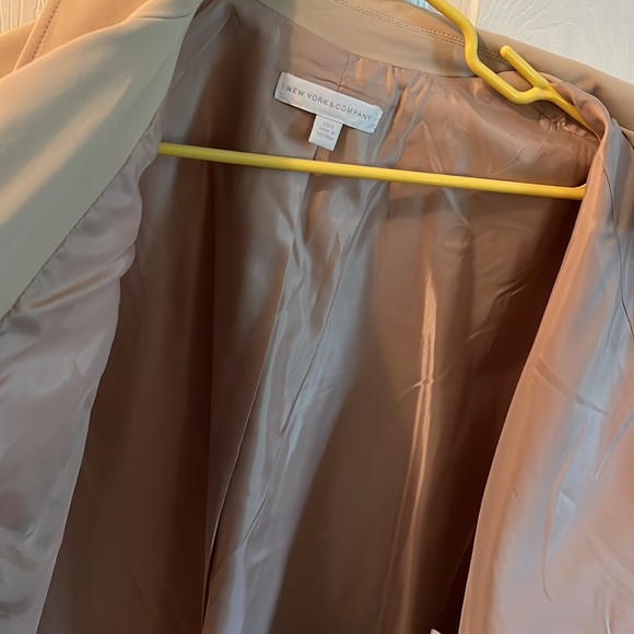 New York and Company raincoat cape - Picture 2 of 7